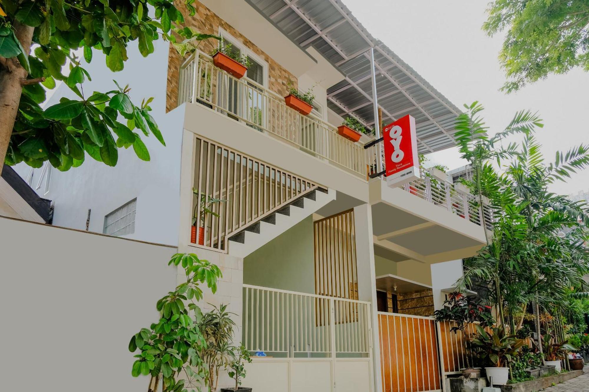 Oyo 2376 Tiara Family Residence Batu  Buitenkant foto